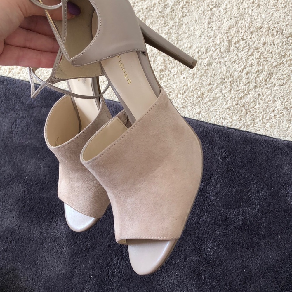 Beige/Creme sandal heel with ties